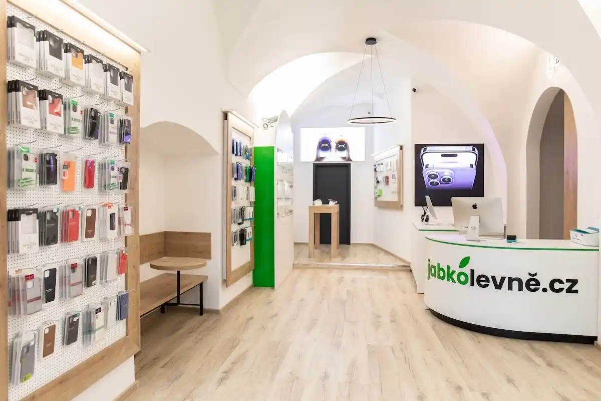 Prodejna JabkoLevně zaměřená na prodej iPhonů, příslušenství a servis mobilních telefonů.